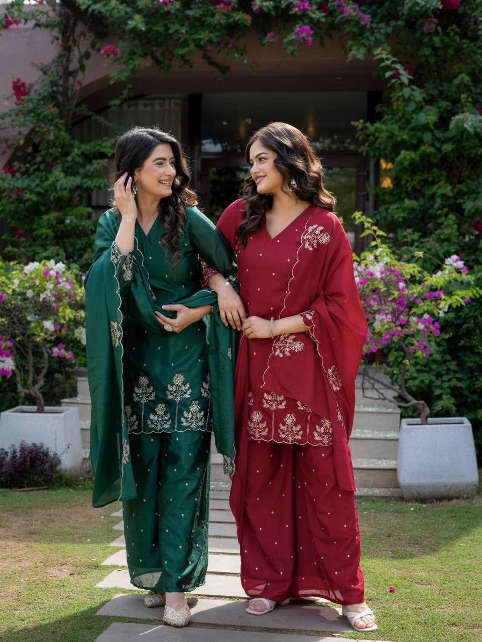 Chinon Ladies Suit