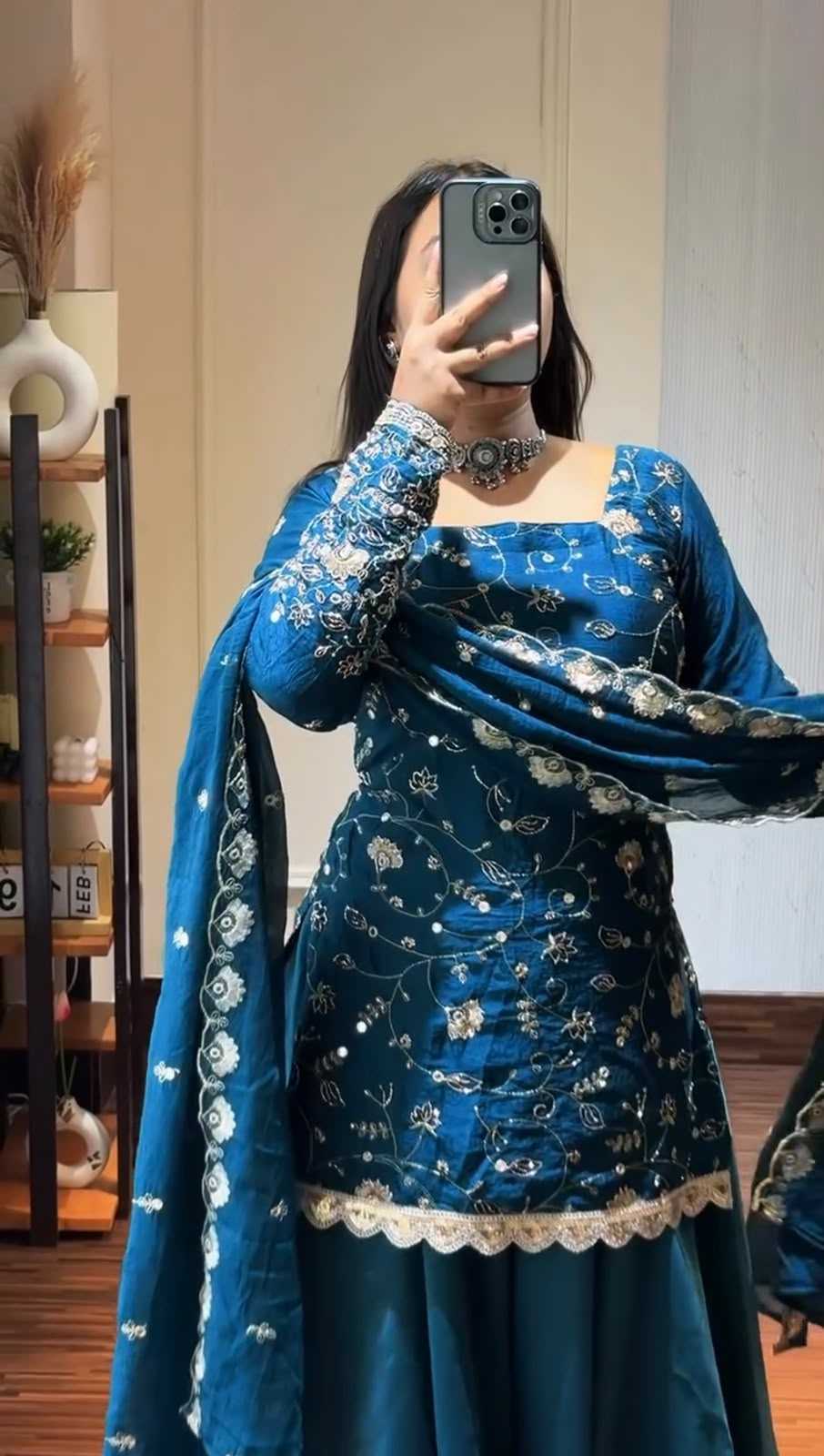 Crush Silk Embroidery Suit 543
