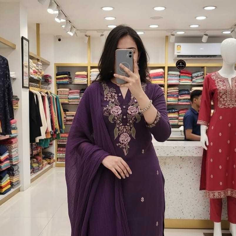 Kashvi Rayon Ladies Suit