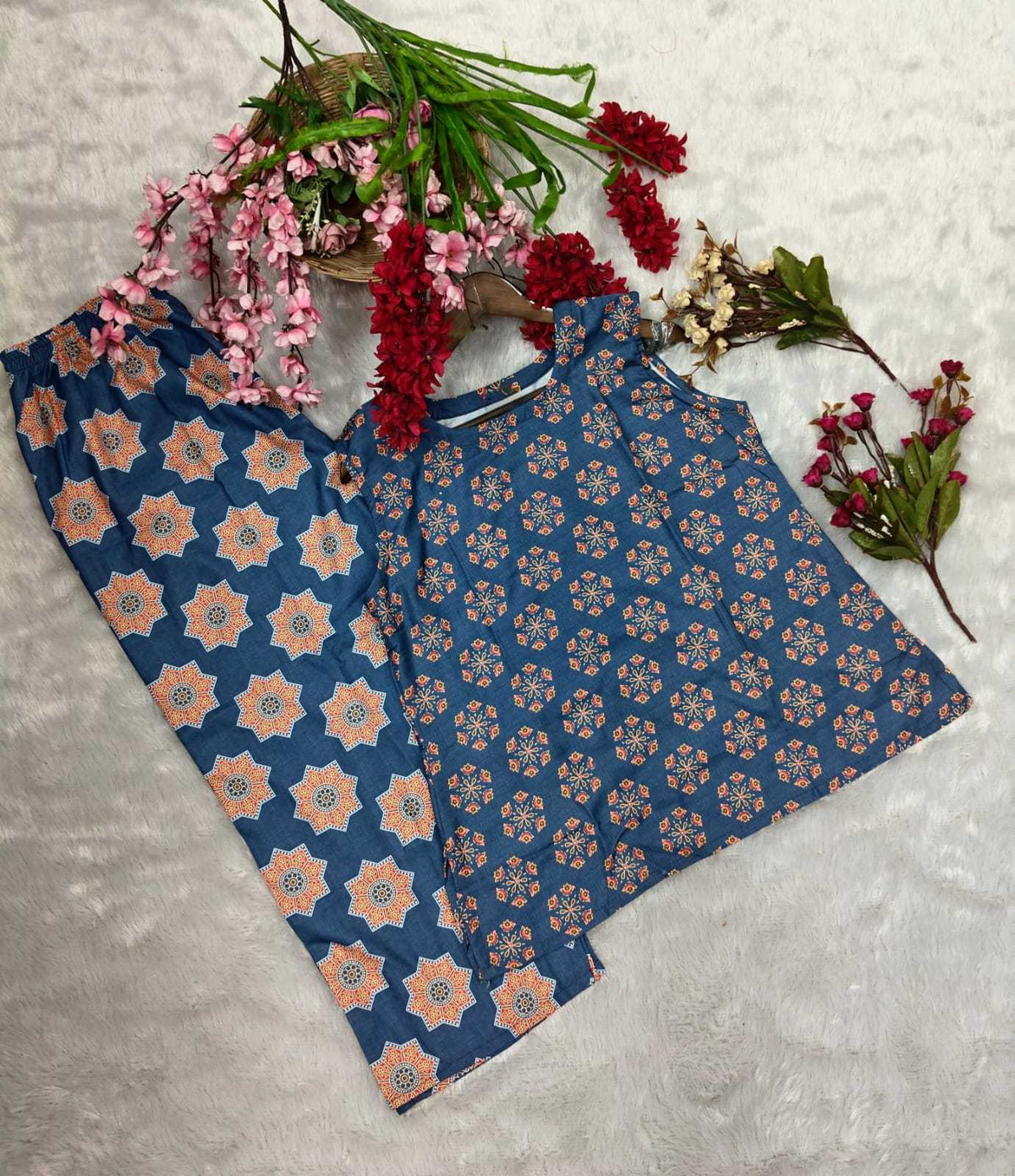 Trupti Rayon Kurti