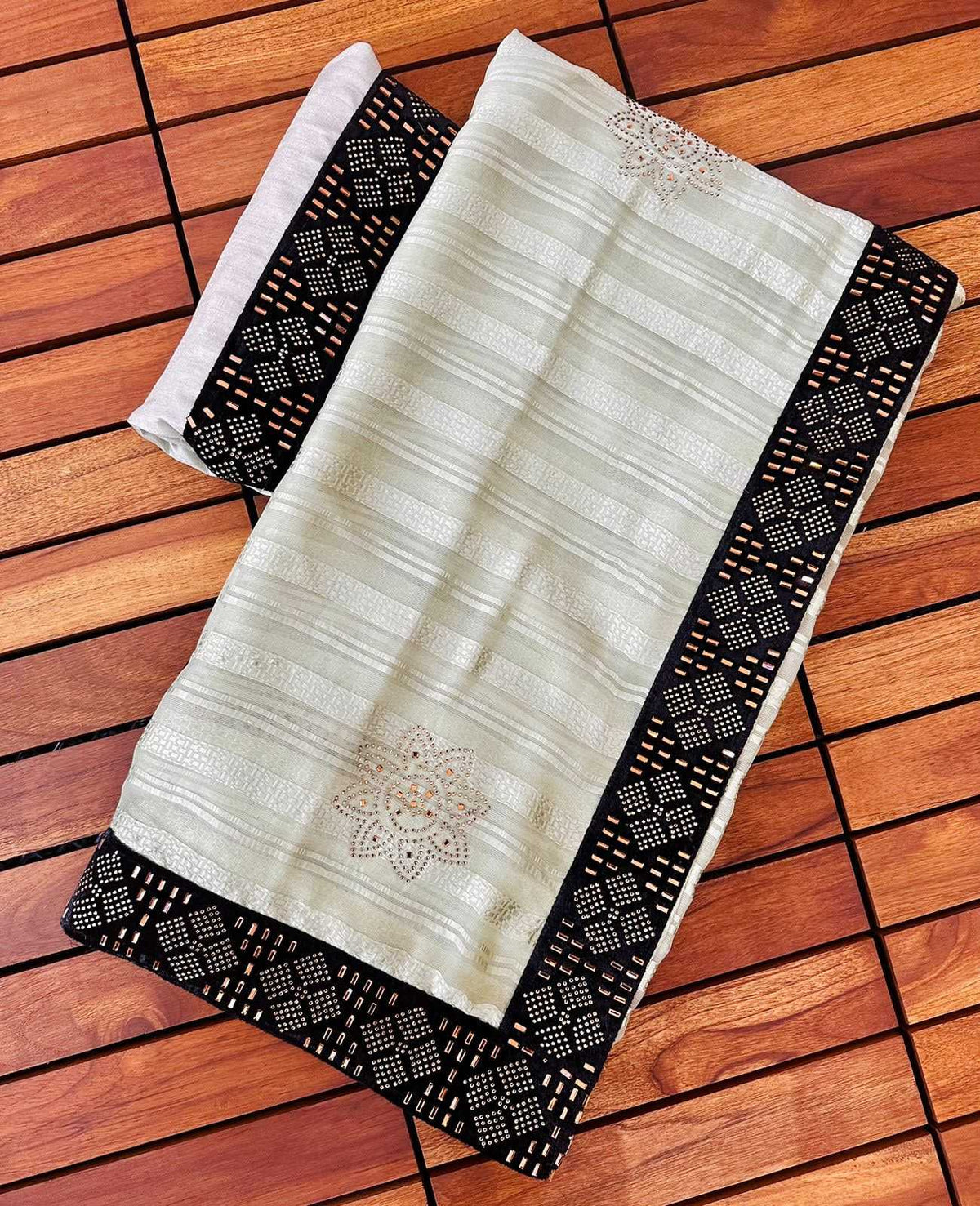 Geet Velvet Designer Saree