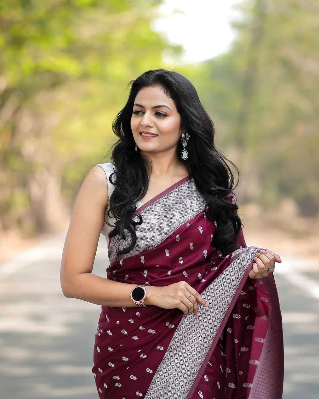 Lichi Silk Soft Saree in Dark Green