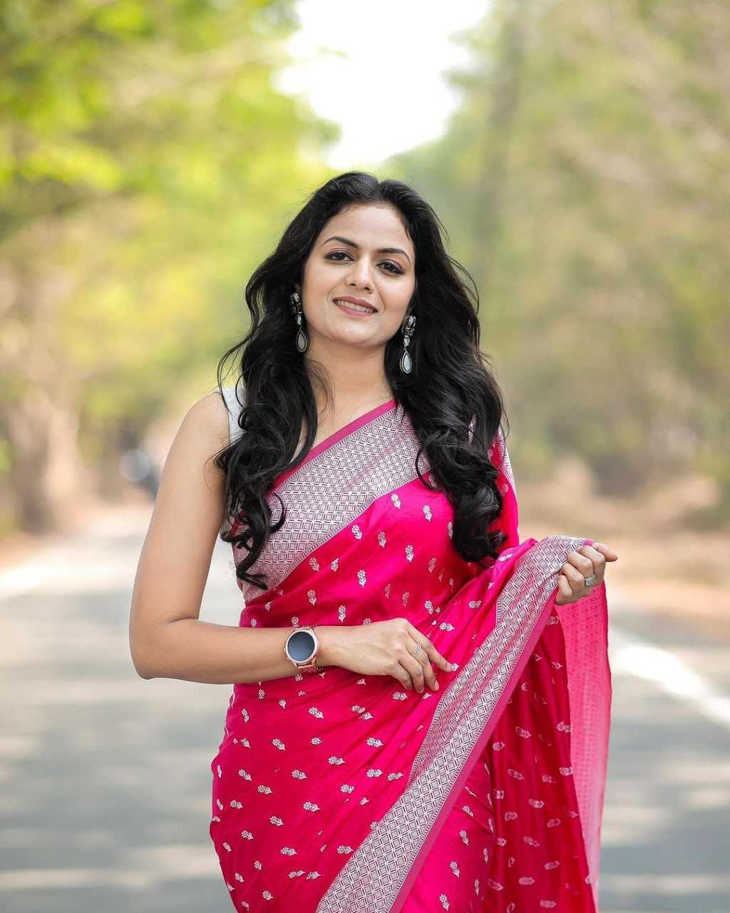 Lichi Silk Soft Saree in Dark Green