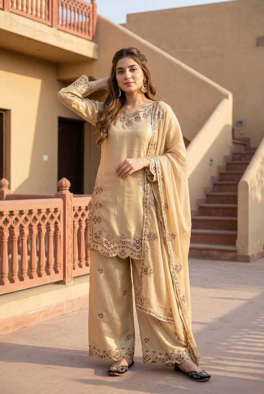 Heavy Roman Silk Embroidery Suit in White