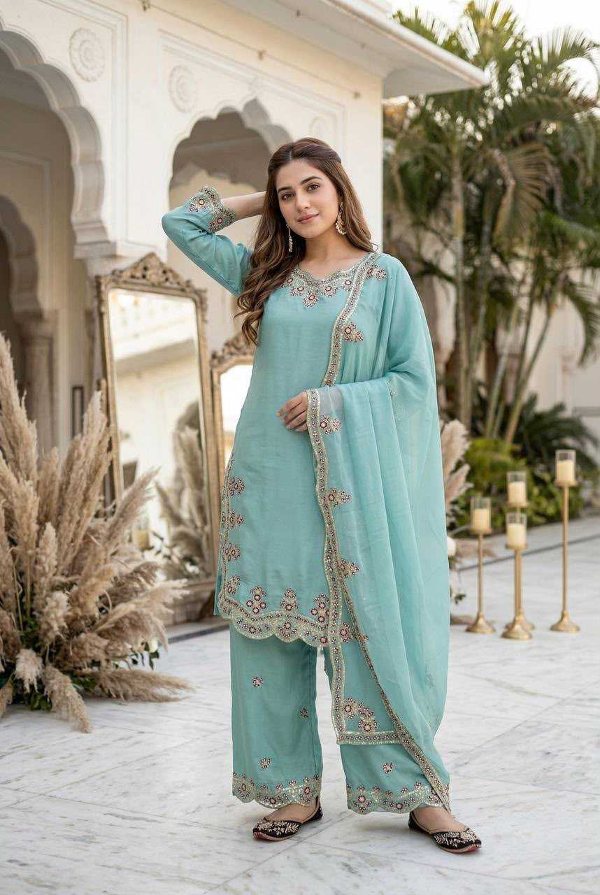 Heavy Roman Silk Embroidery Suit in White