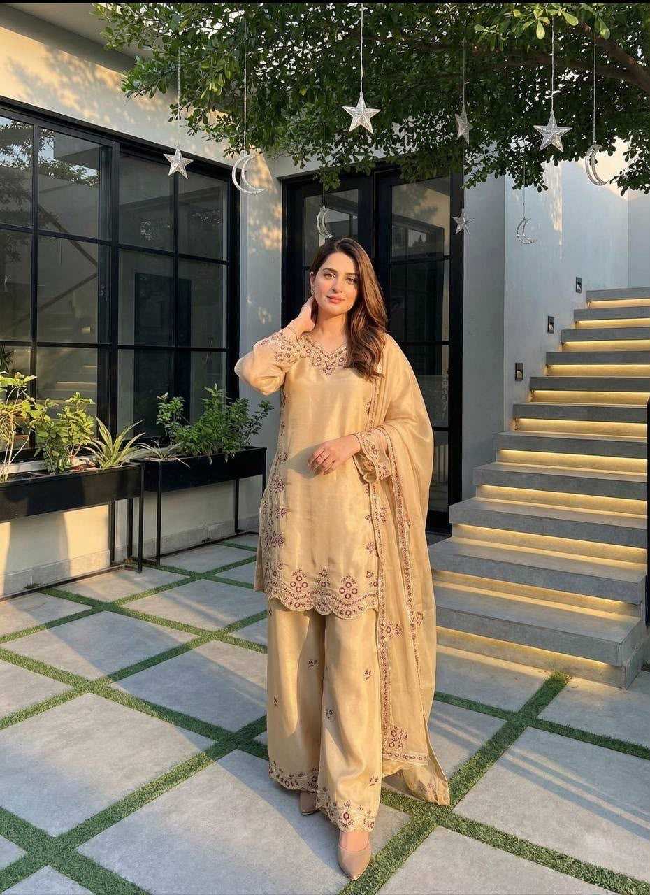 Heavy Roman Silk Embroidery Suit in White