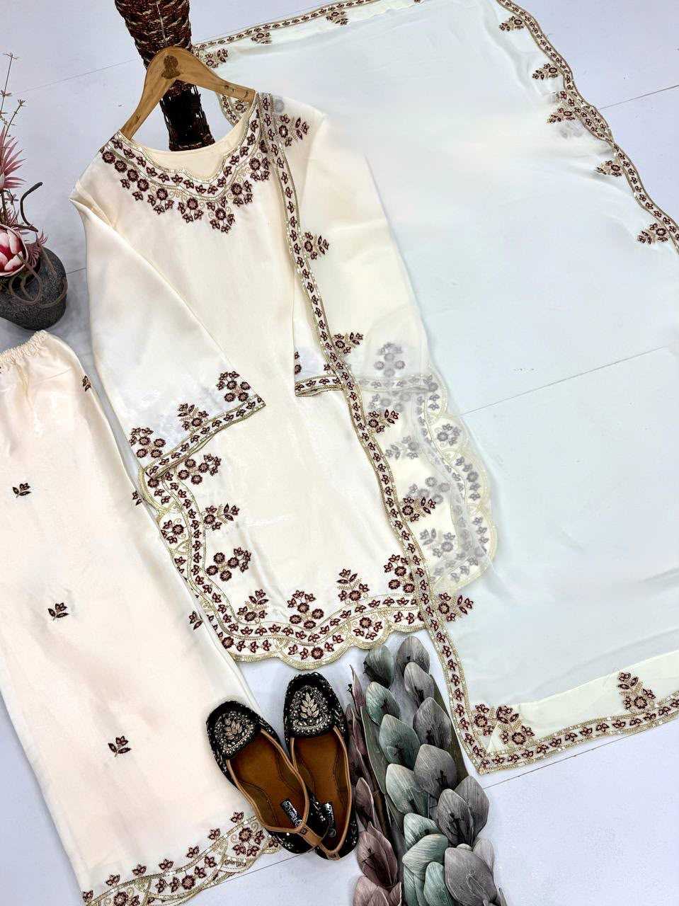 Heavy Roman Silk Embroidery Suit in White