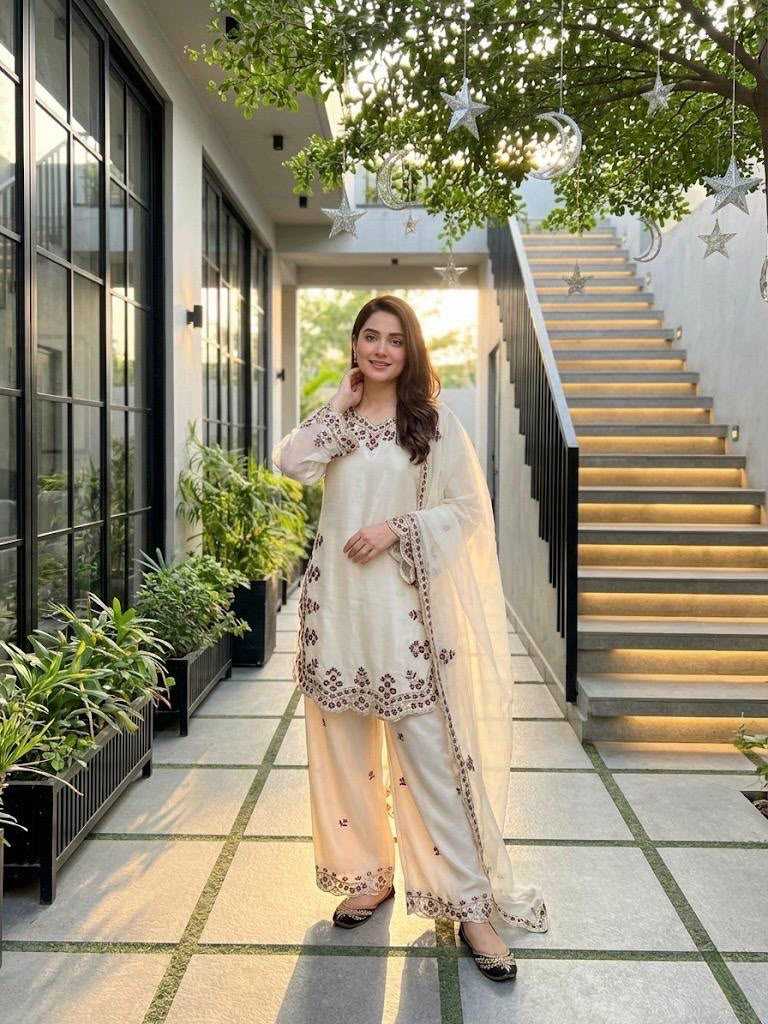 Heavy Roman Silk Embroidery Suit in White