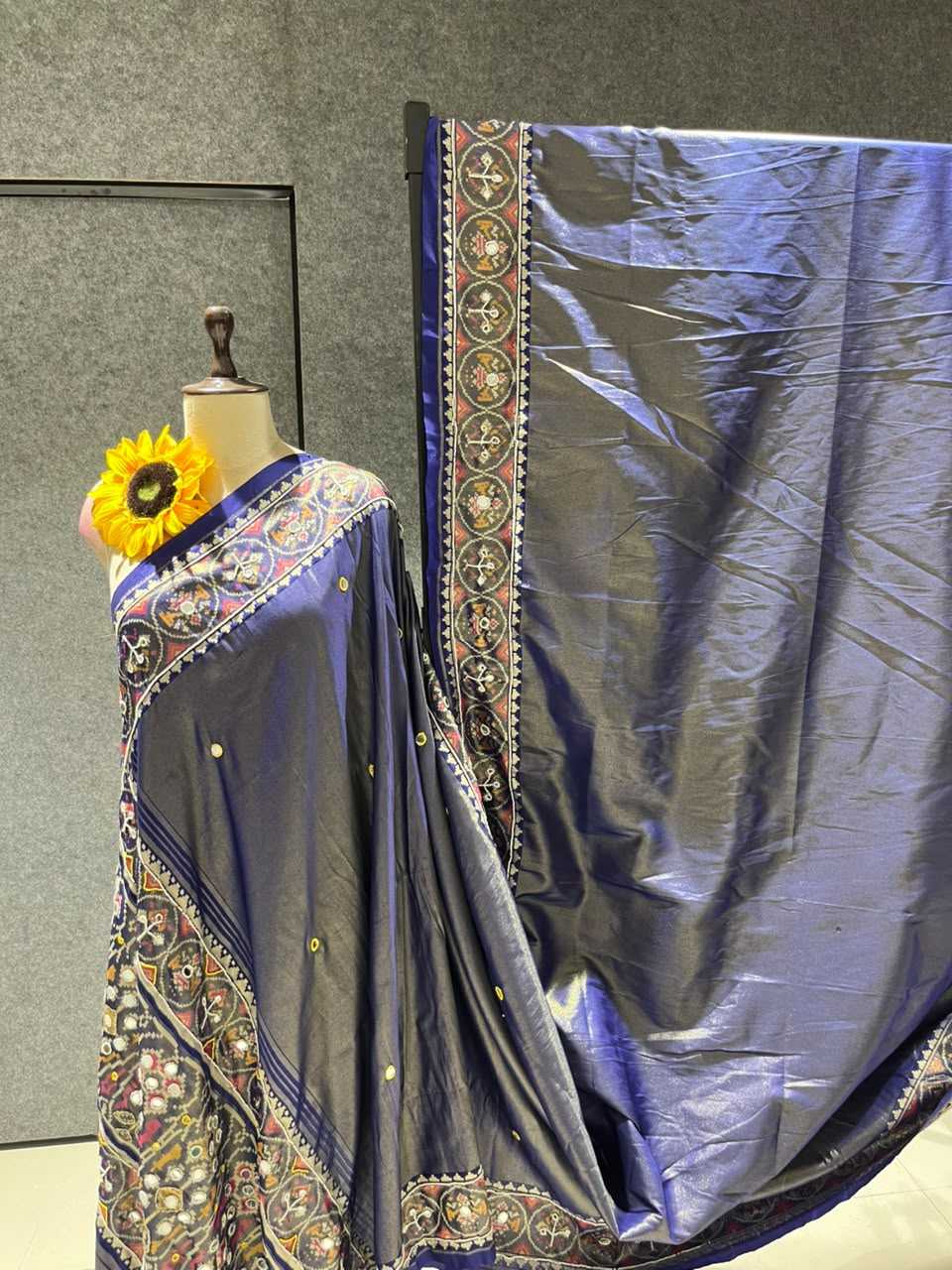 Bhuvika Banarasi Soft Silk Saree