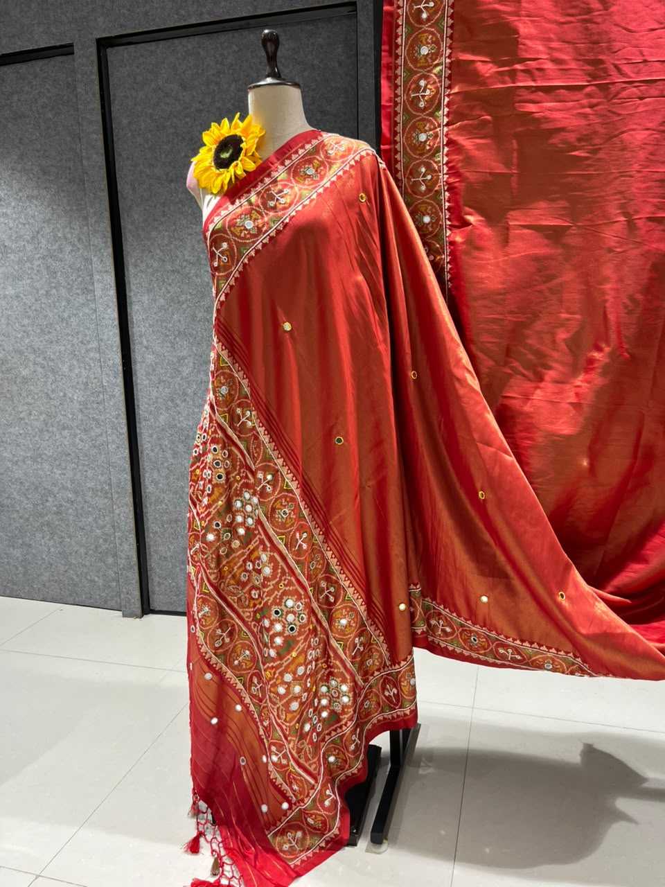 Bhuvika Banarasi Soft Silk Saree