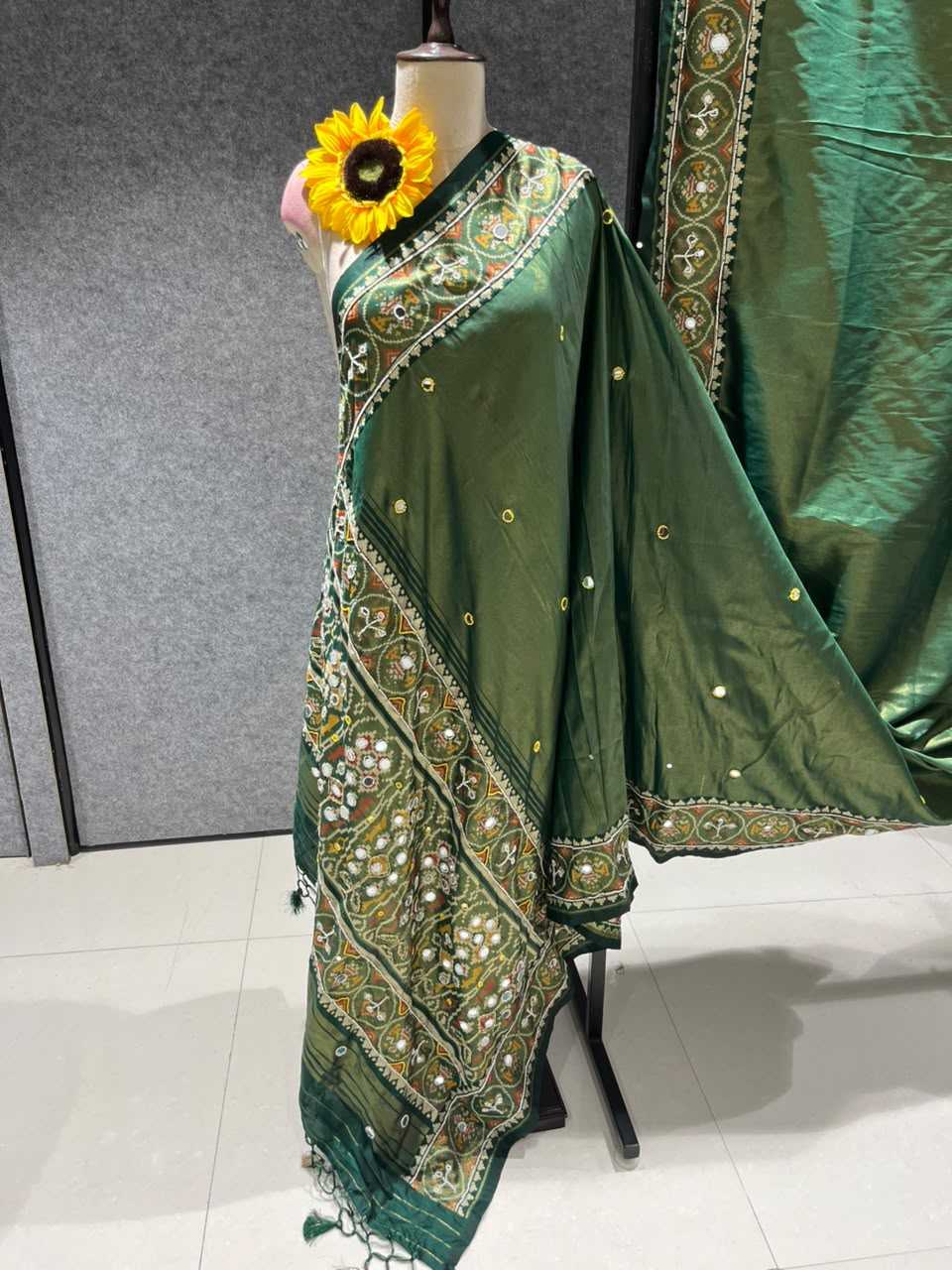 Bhuvika Banarasi Soft Silk Saree