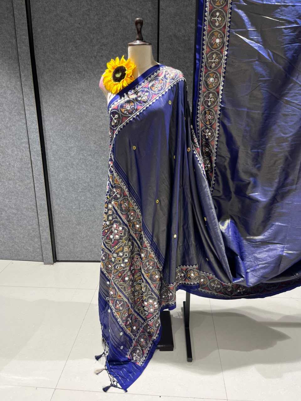 Bhuvika Banarasi Soft Silk Saree