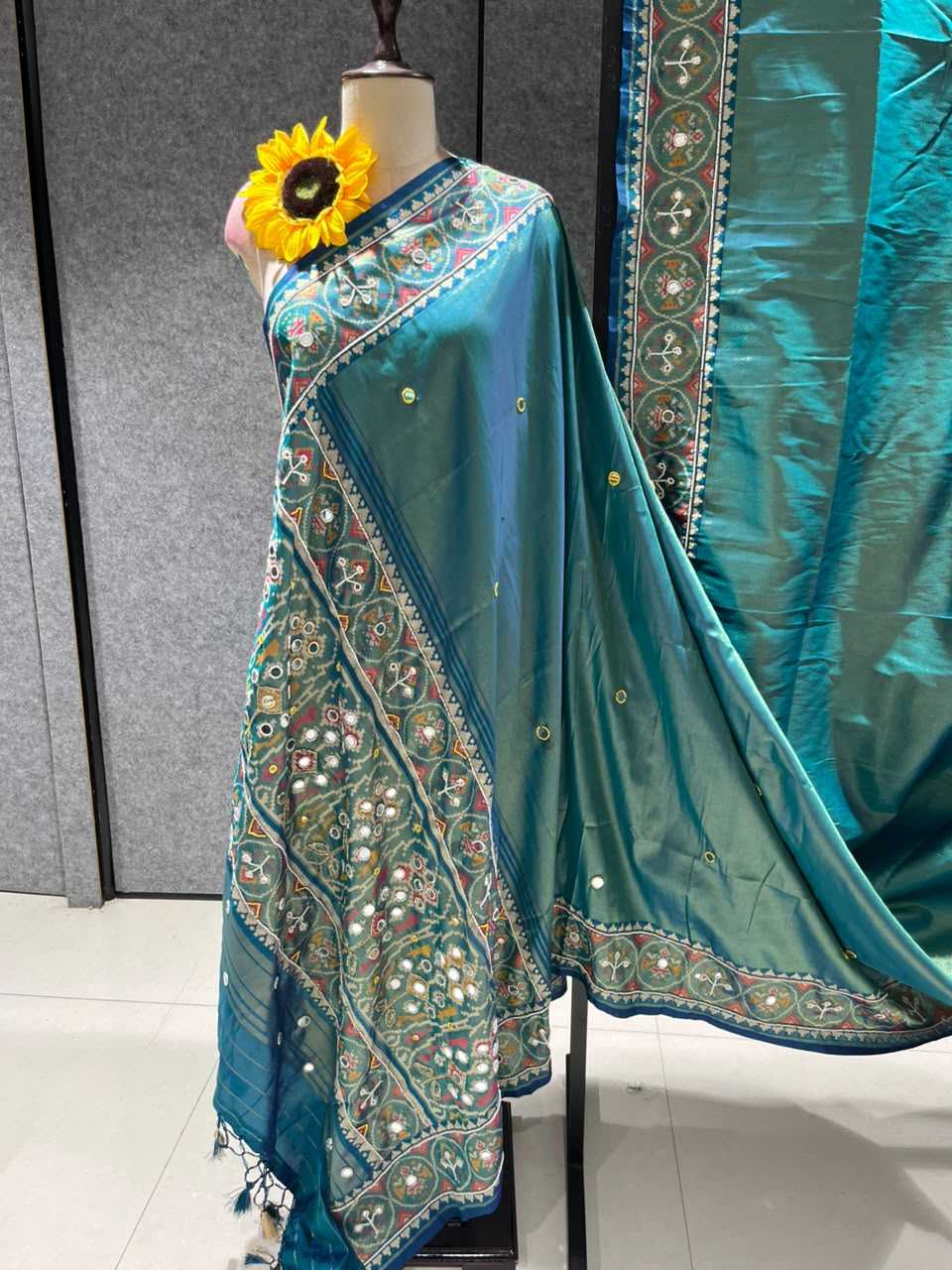 Bhuvika Banarasi Soft Silk Saree