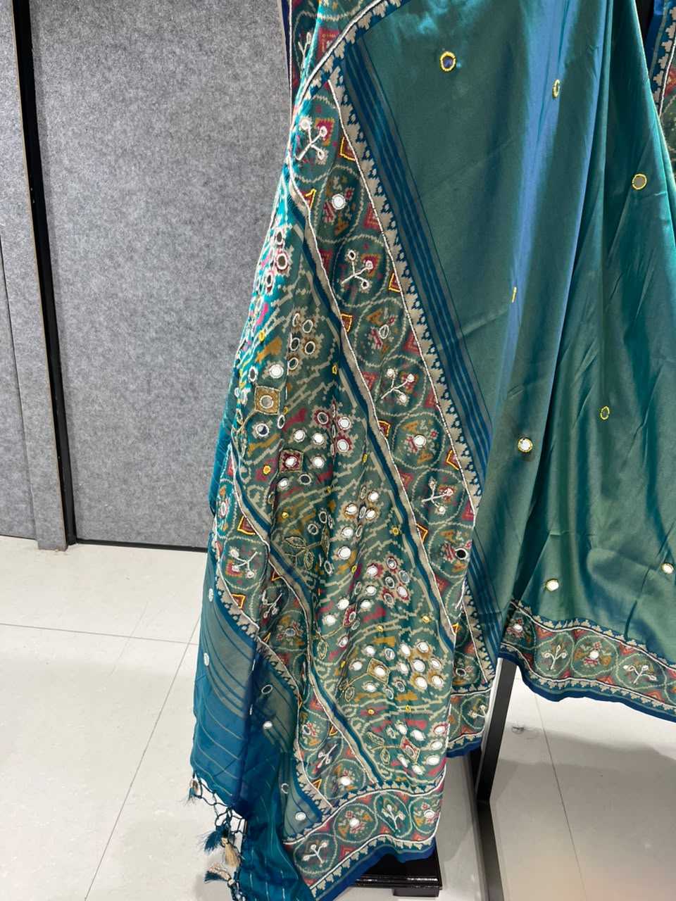 Bhuvika Banarasi Soft Silk Saree