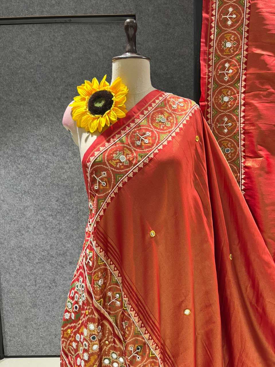 Bhuvika Banarasi Soft Silk Saree
