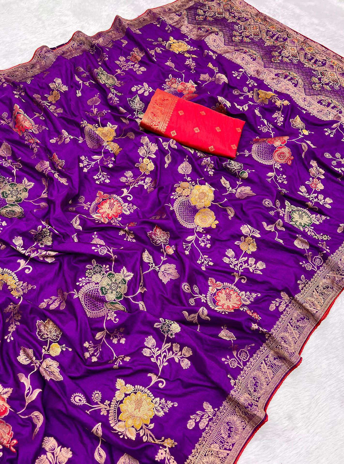 Aekshita Dola Silk Saree