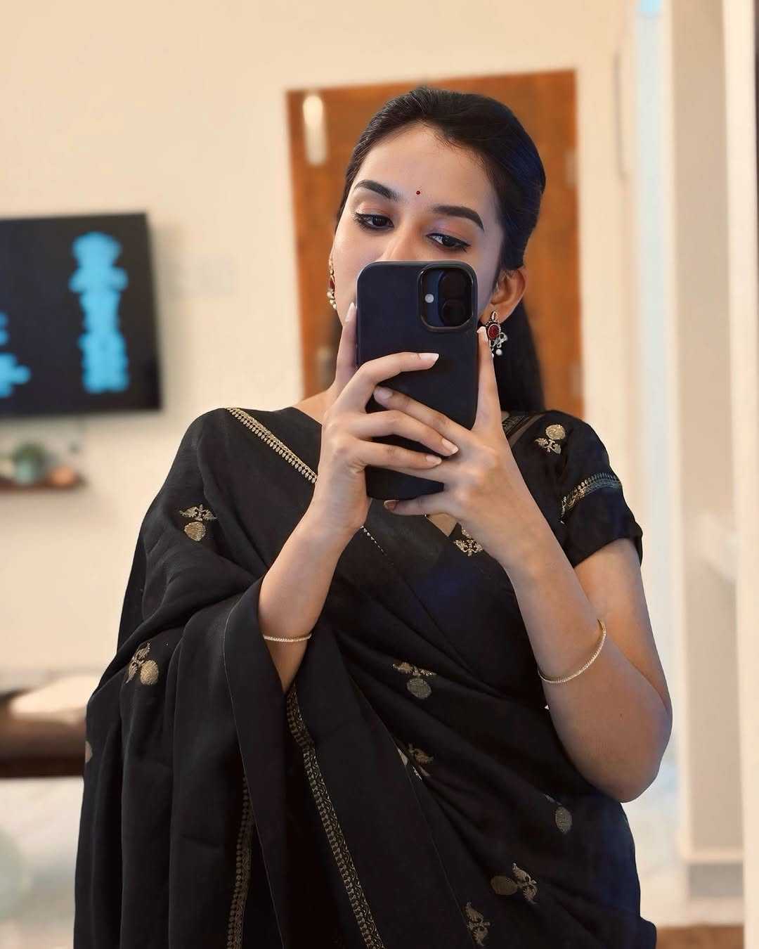 Viscose Jacquard Saree