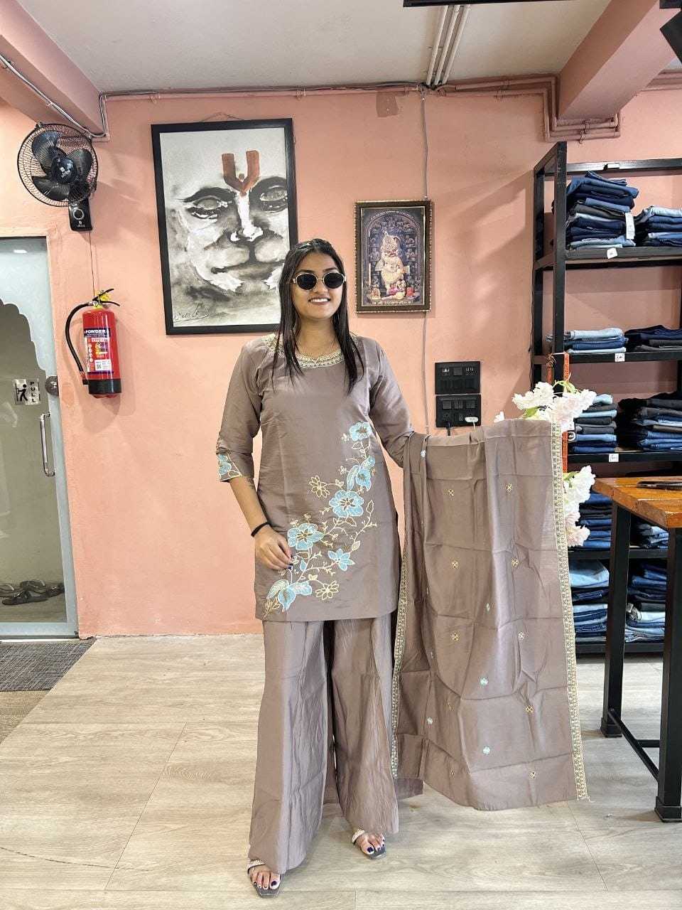 SET Heavy Roman Silk Embroidery Suit