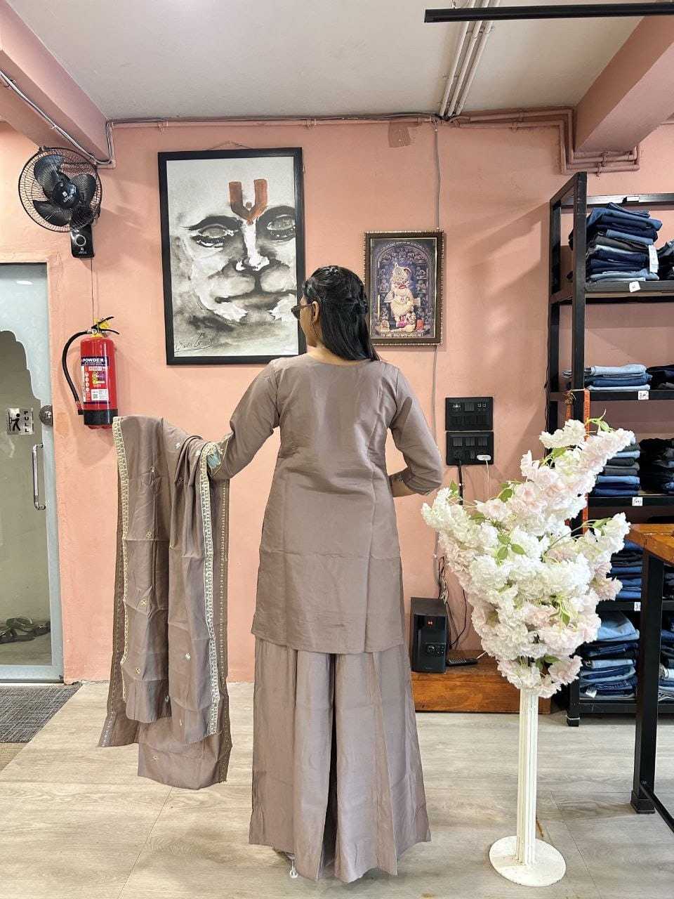 SET Heavy Roman Silk Embroidery Suit