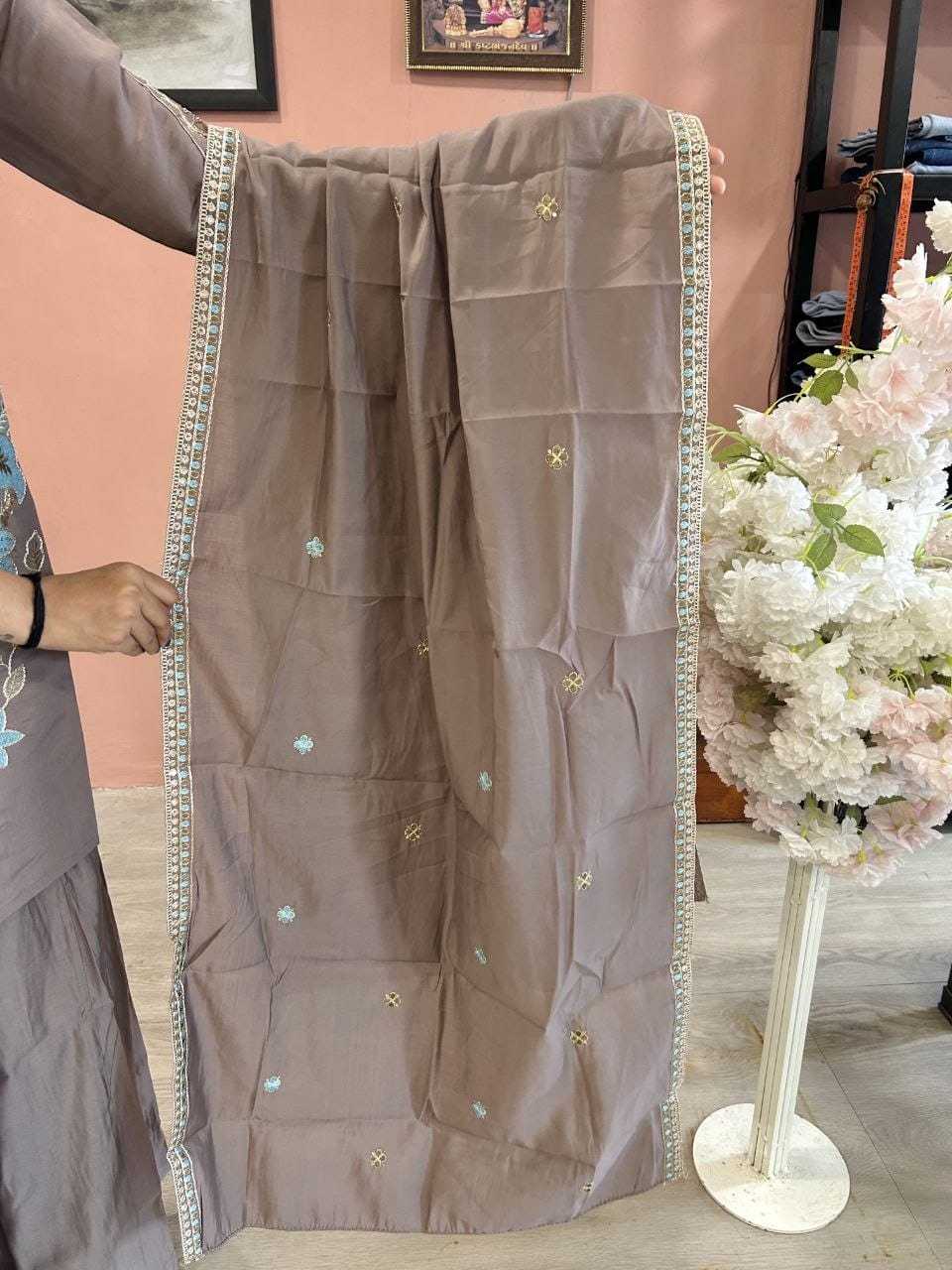 SET Heavy Roman Silk Embroidery Suit