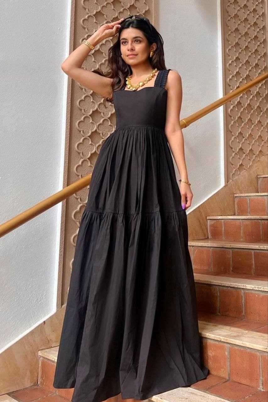 Otto Viscose Midi Dress in Black Neckline