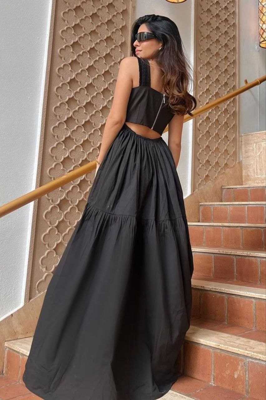 Otto Viscose Midi Dress in Black Neckline