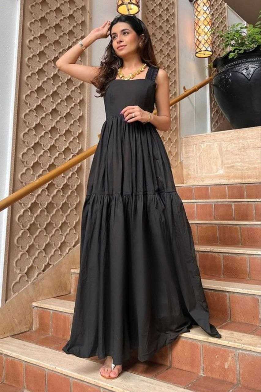 Otto Viscose Midi Dress in Black Neckline
