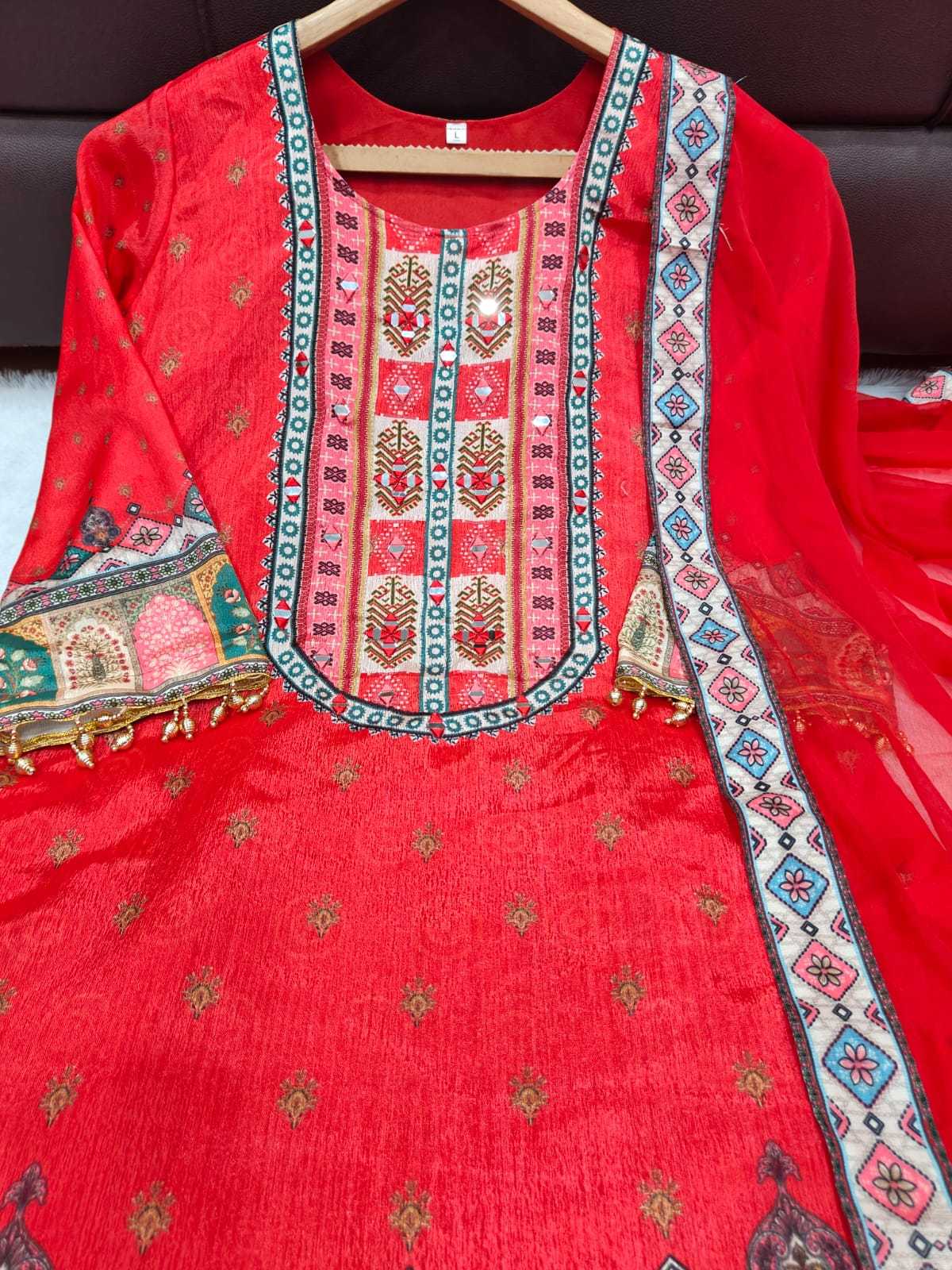 Colle Chinon Silk Printed Suit
