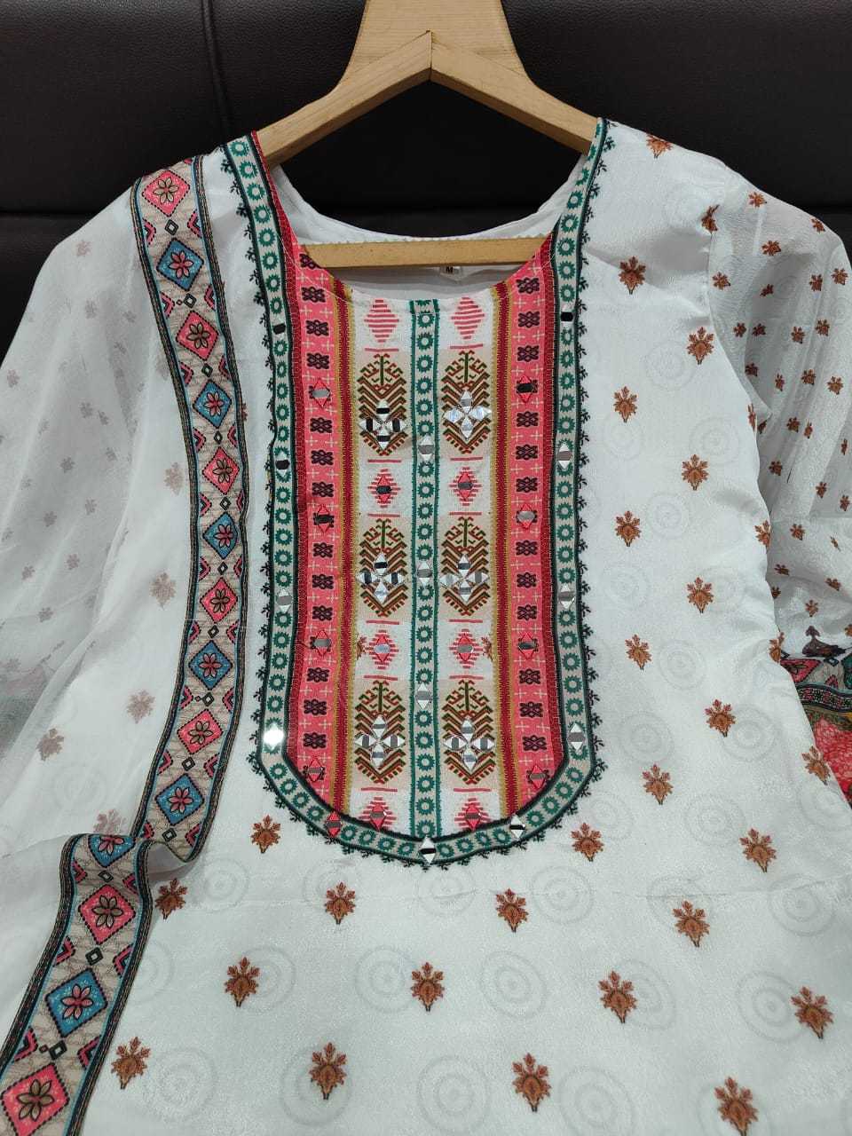 Colle Chinon Silk Printed Suit