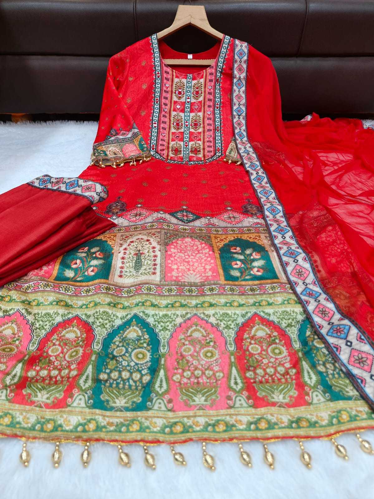 Colle Chinon Silk Printed Suit