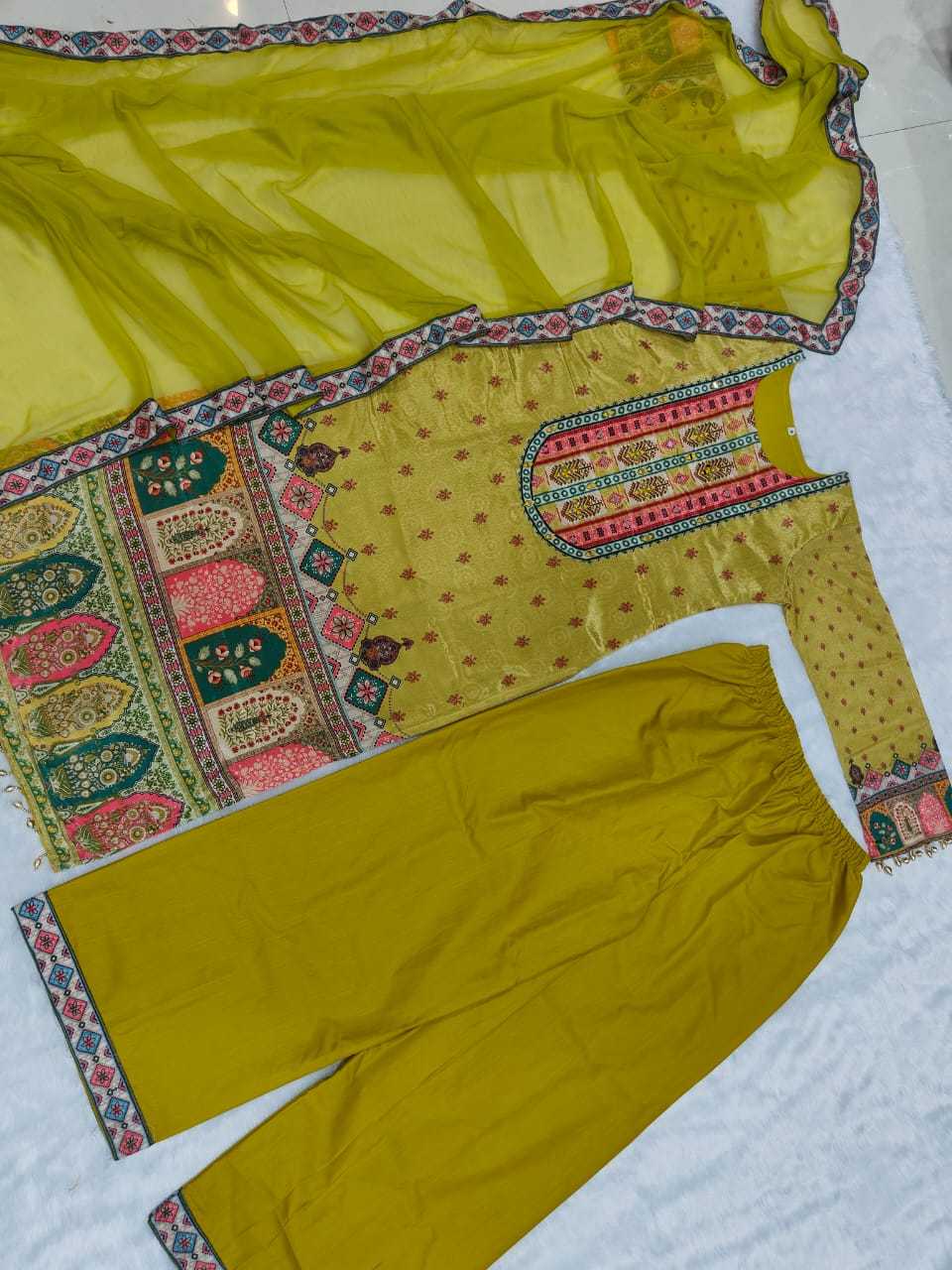 Colle Chinon Silk Printed Suit
