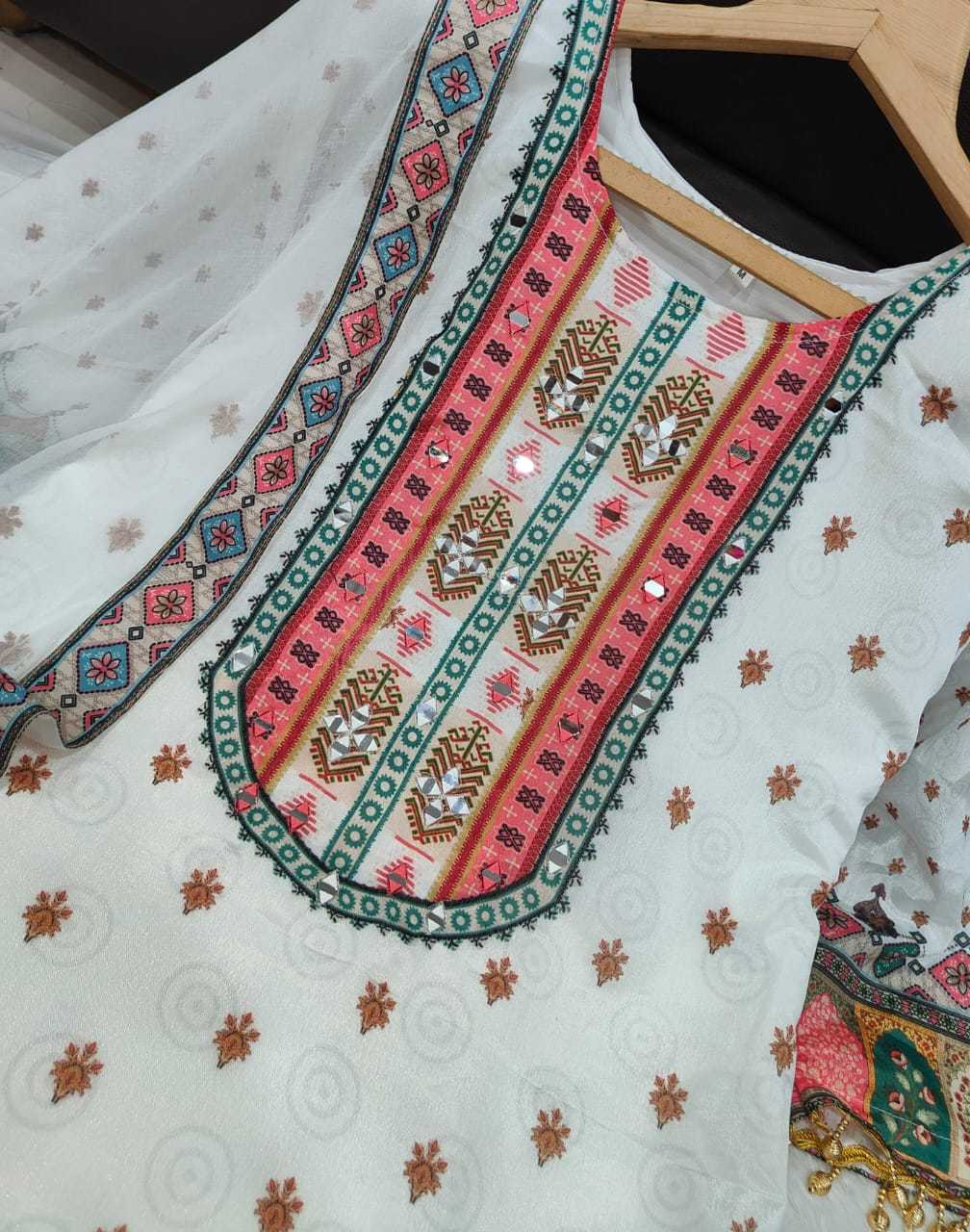 Colle Chinon Silk Printed Suit