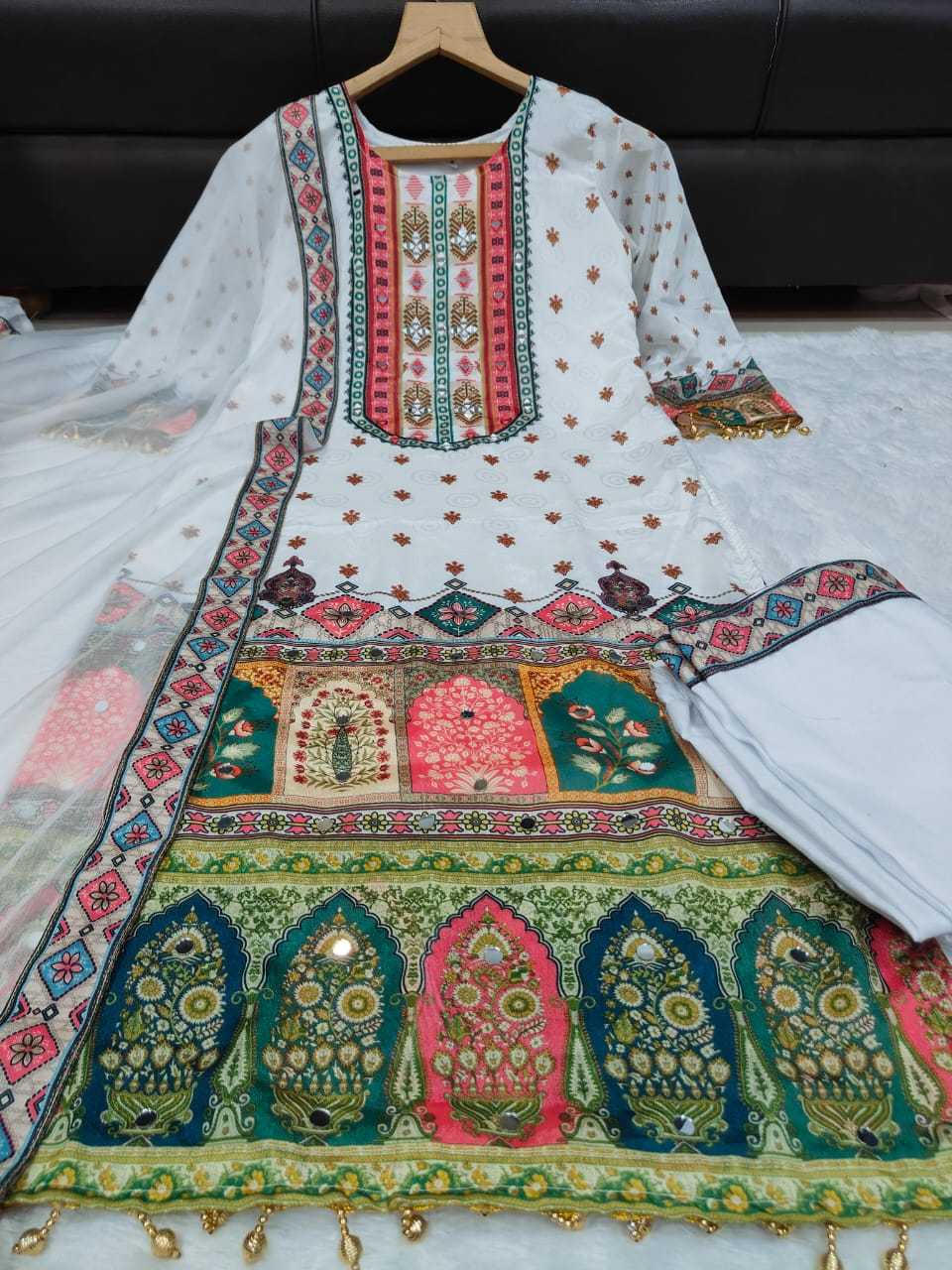 Colle Chinon Silk Printed Suit