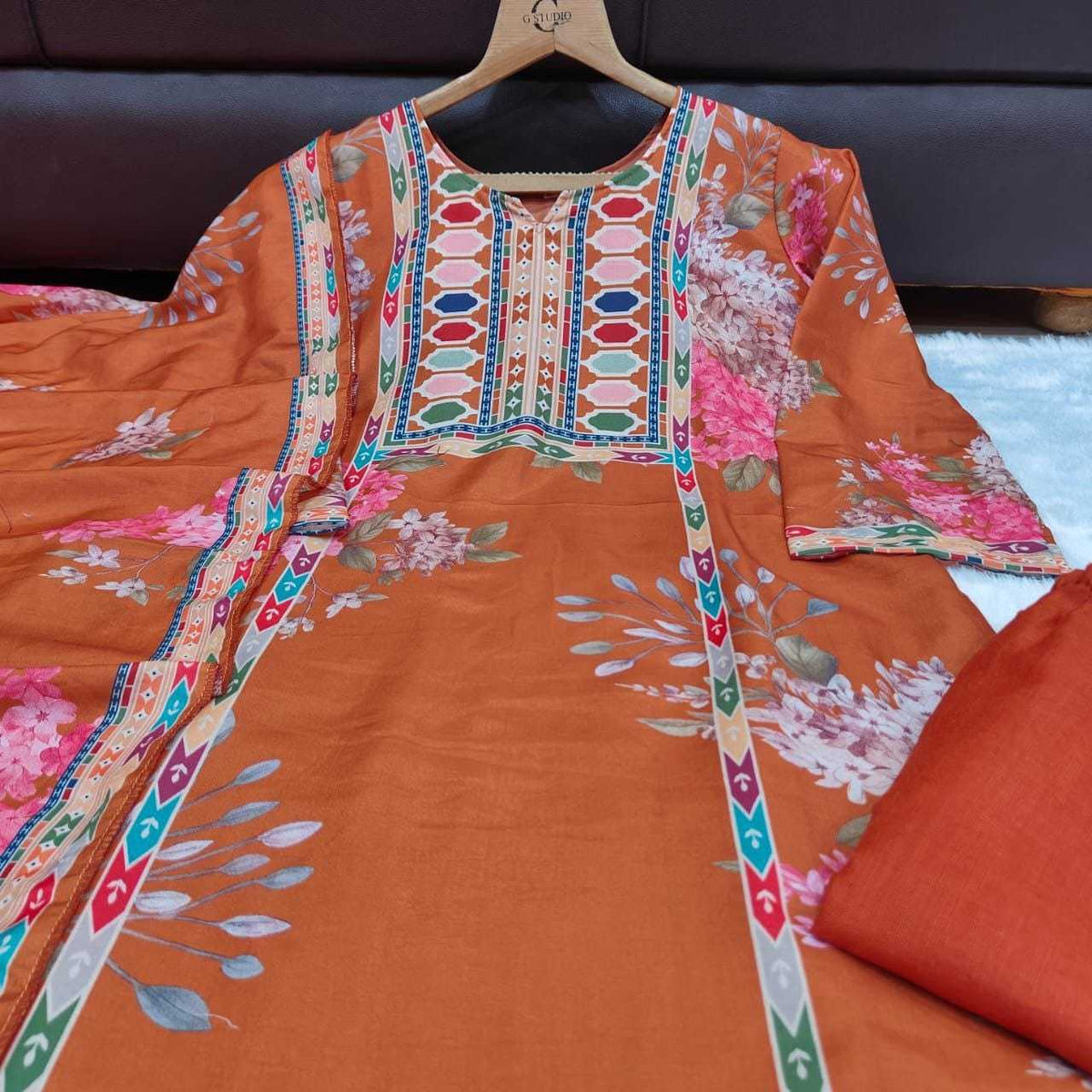 Leave Maslin Designer Saree