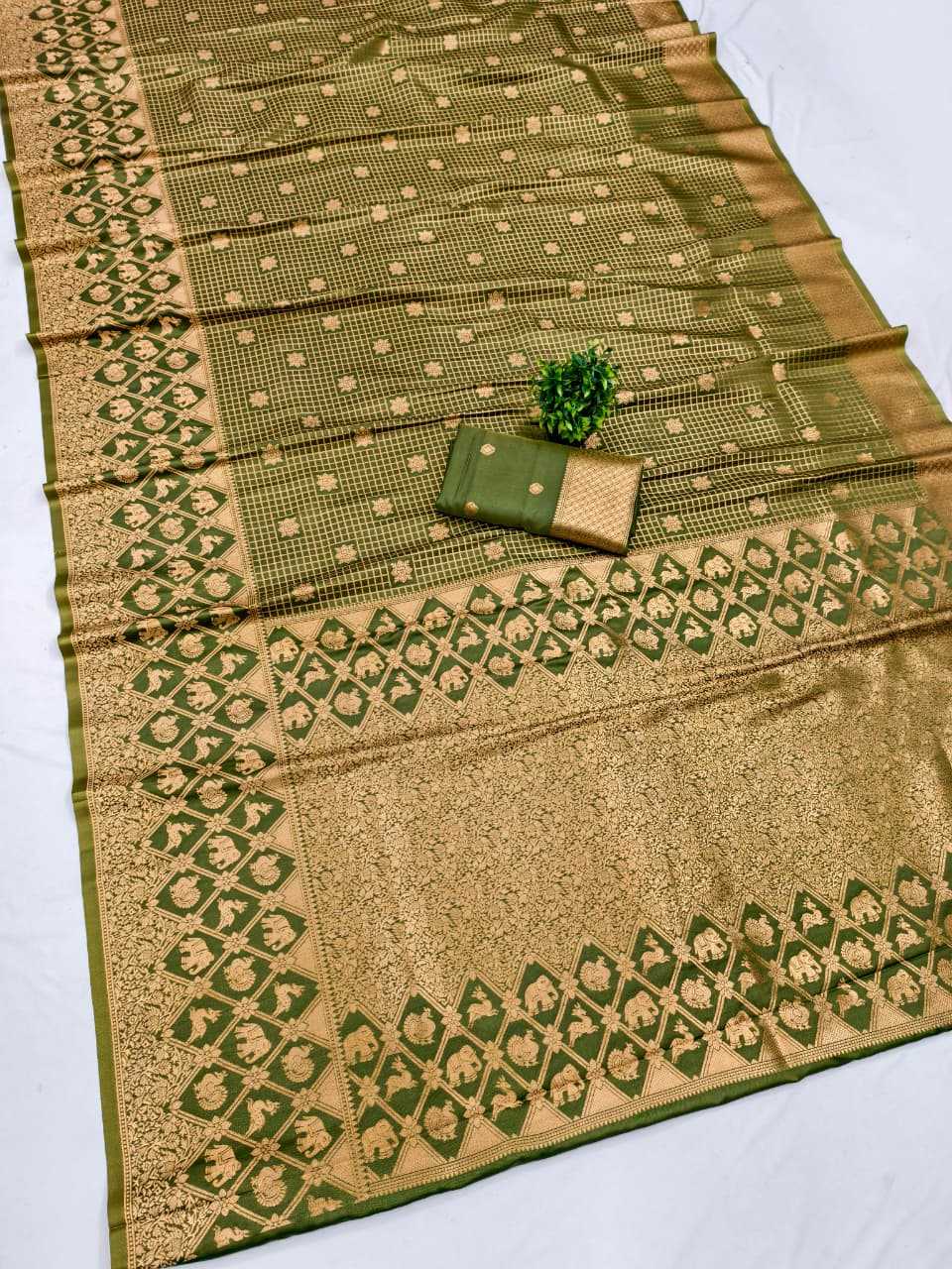 Ioniq Banarasi Soft Silk Saree