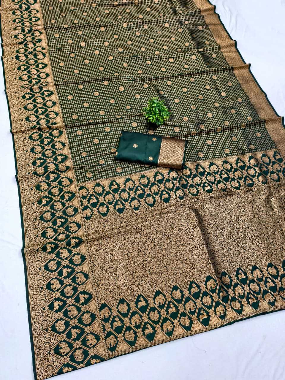 Ioniq Banarasi Soft Silk Saree
