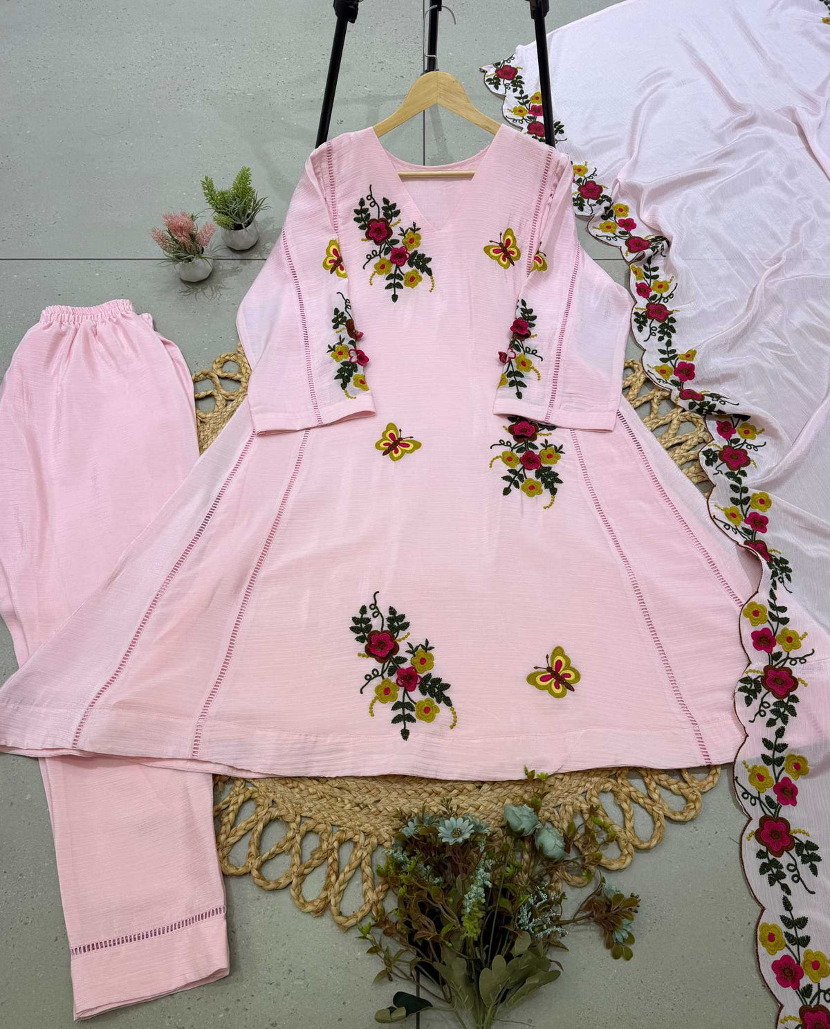 Chinon Ladies Suit in Baby Pink