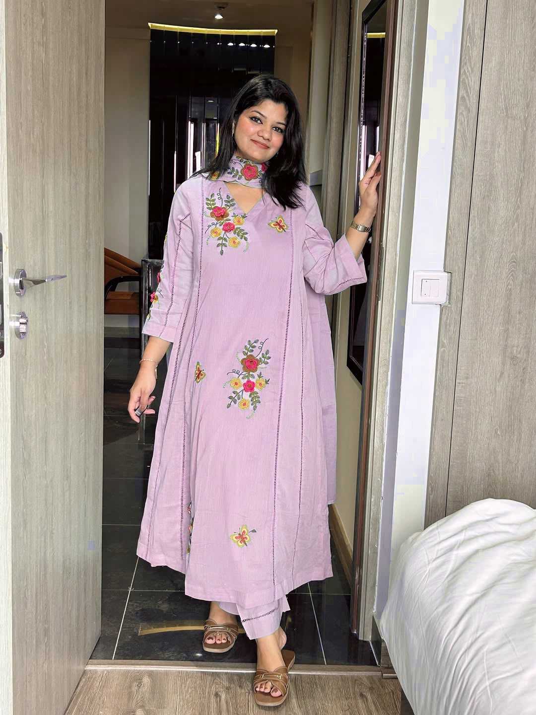 Chinon Ladies Suit in Baby Pink