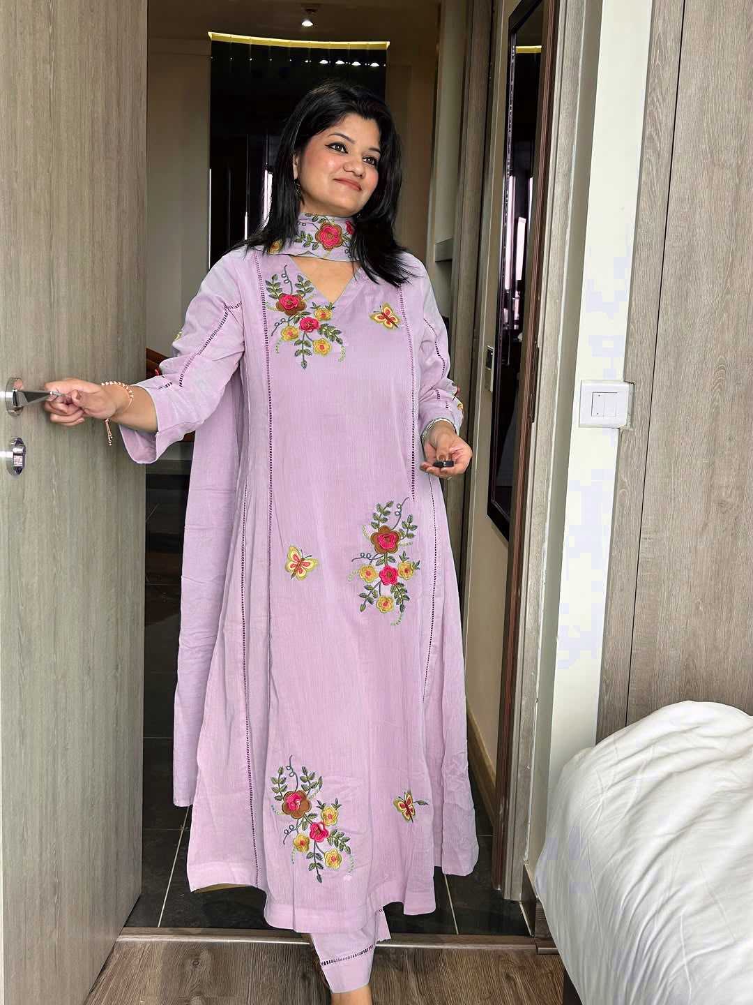 Chinon Ladies Suit in Baby Pink