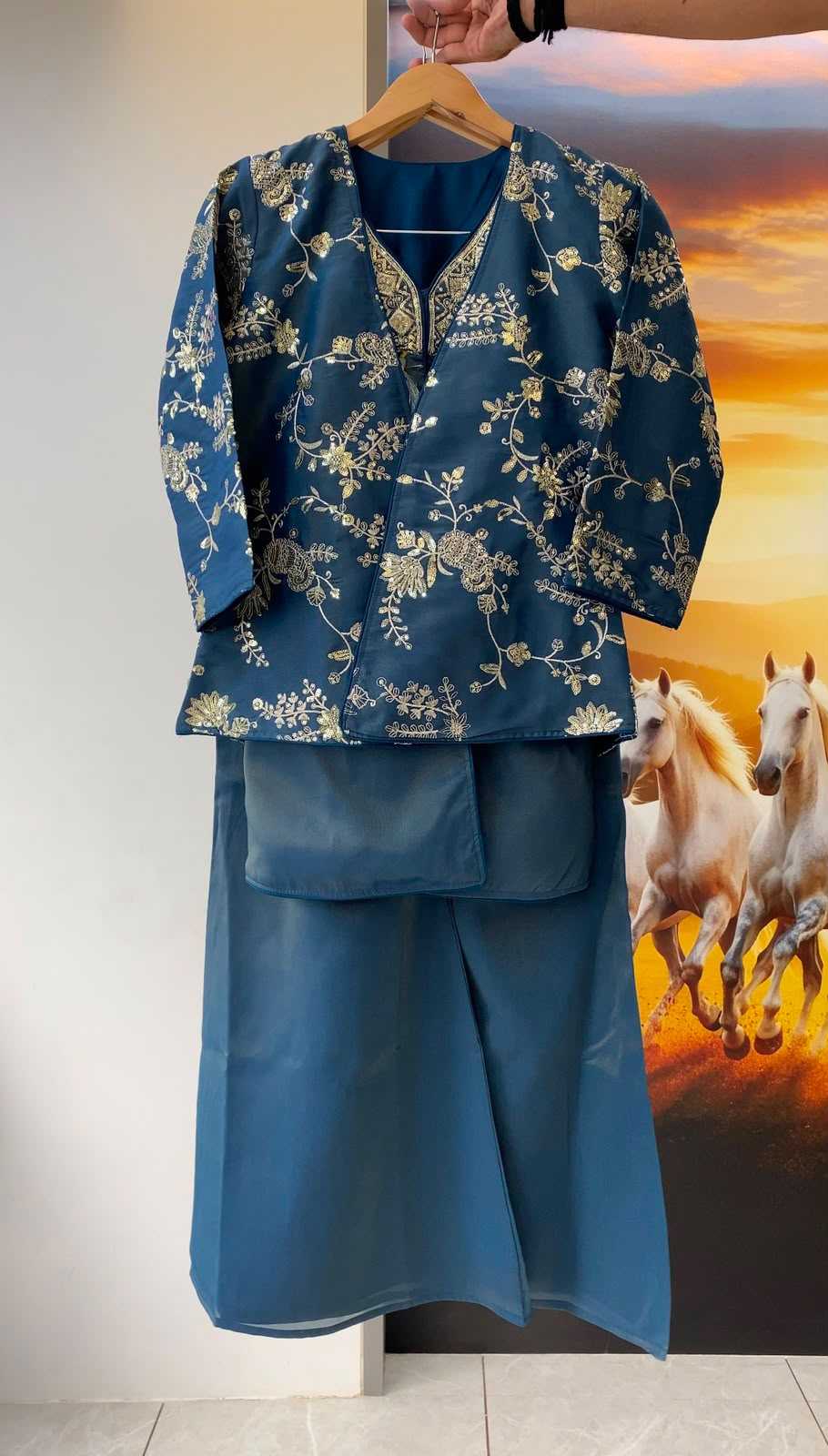 Dull Moss Embroidery Suit