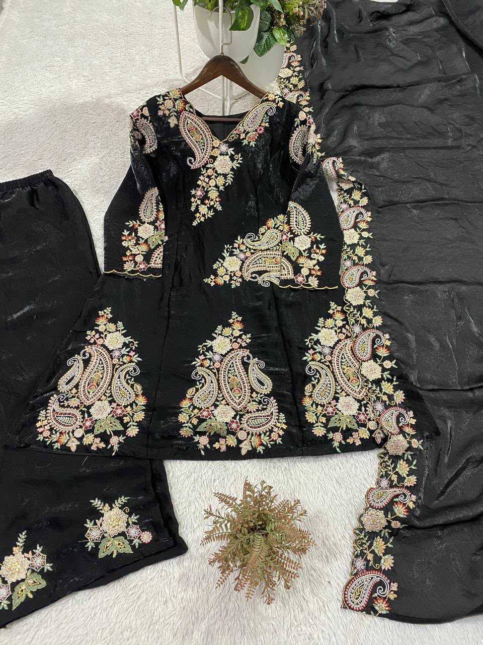Fendy Embroidery Suit in White