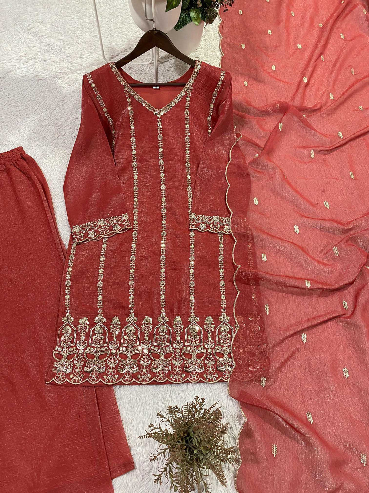 Crunchi Embroidery Suit 454