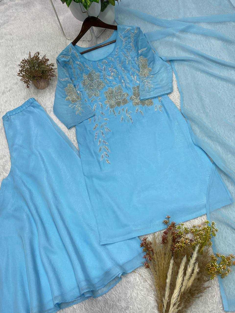 Crunchi Embroidery Suit