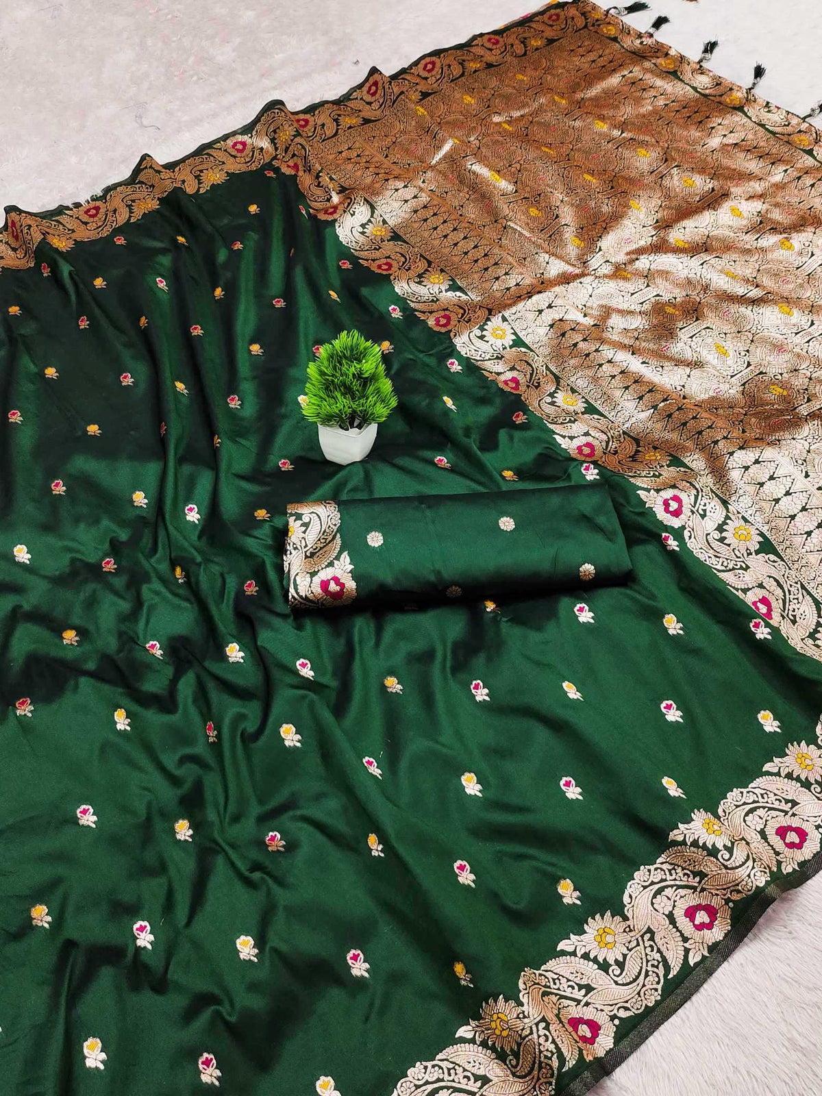 Aakankshita Banarasi Soft Silk Saree