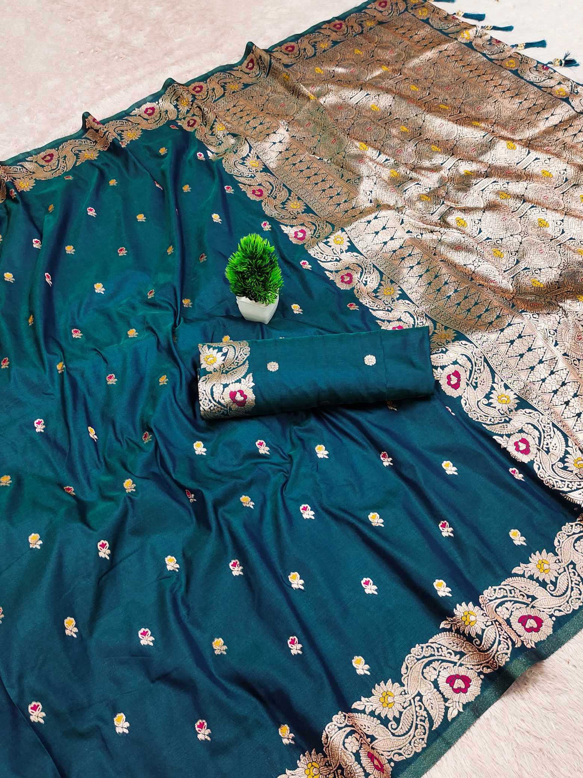 Aakankshita Banarasi Soft Silk Saree