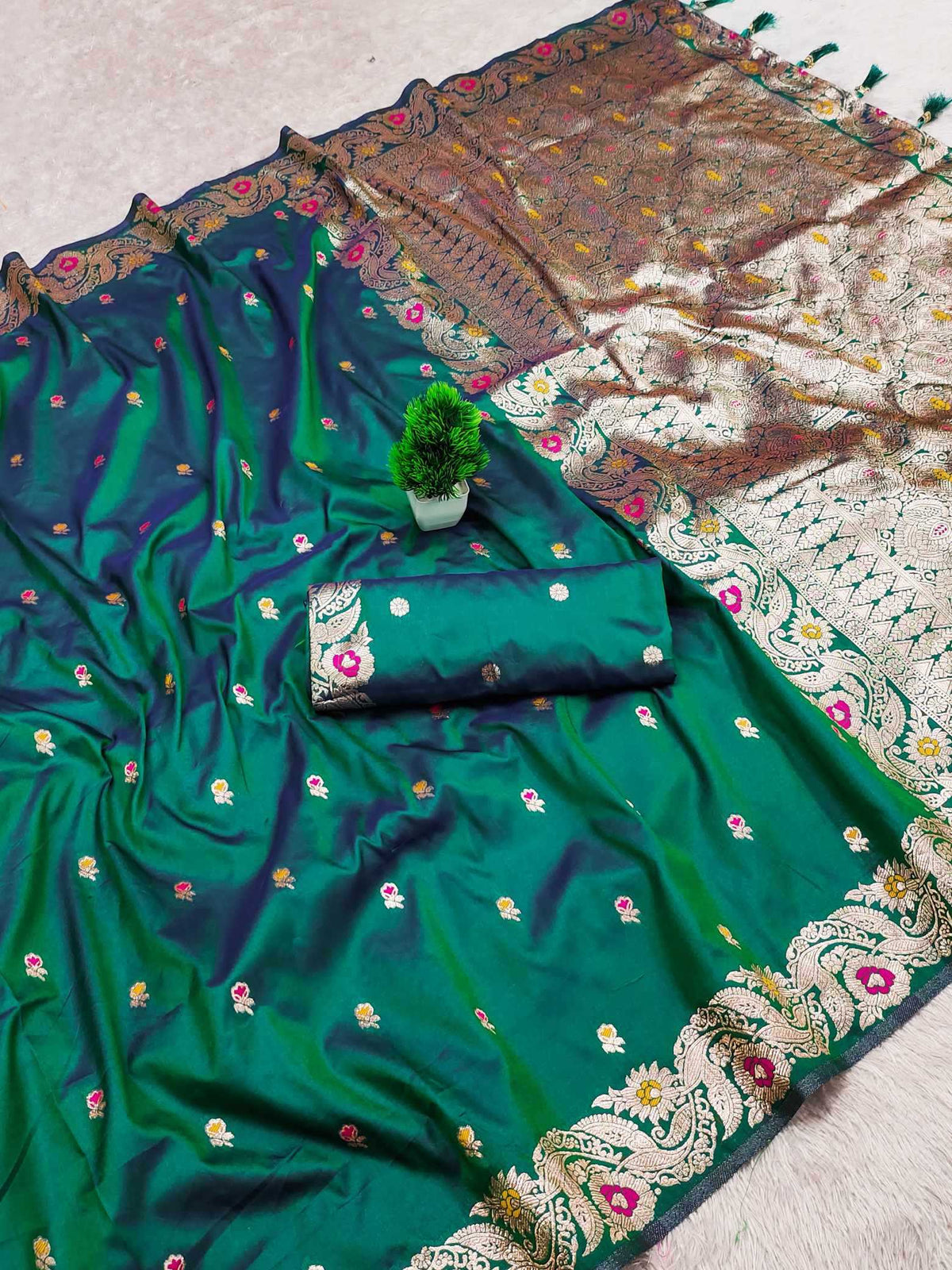 Aakankshita Banarasi Soft Silk Saree