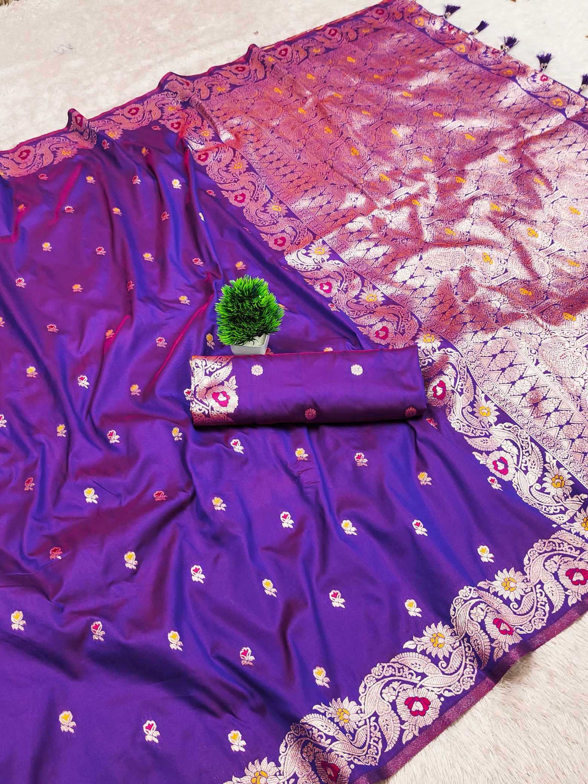 Aakankshita Banarasi Soft Silk Saree
