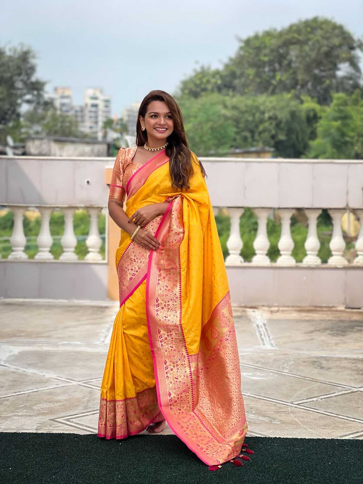 Shriya Silk Sarees With Contrast Pallu