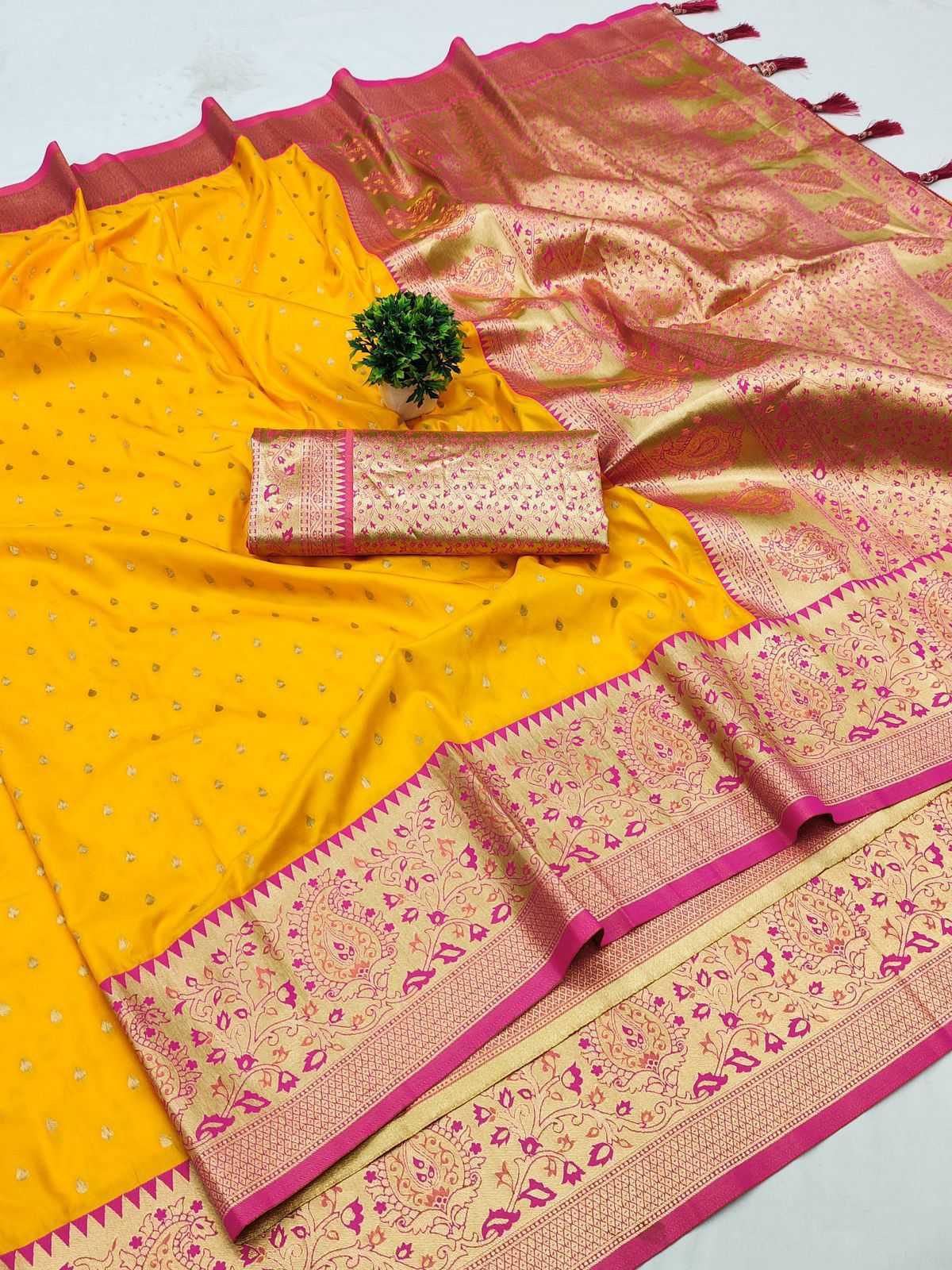 Shriya Silk Sarees With Contrast Pallu