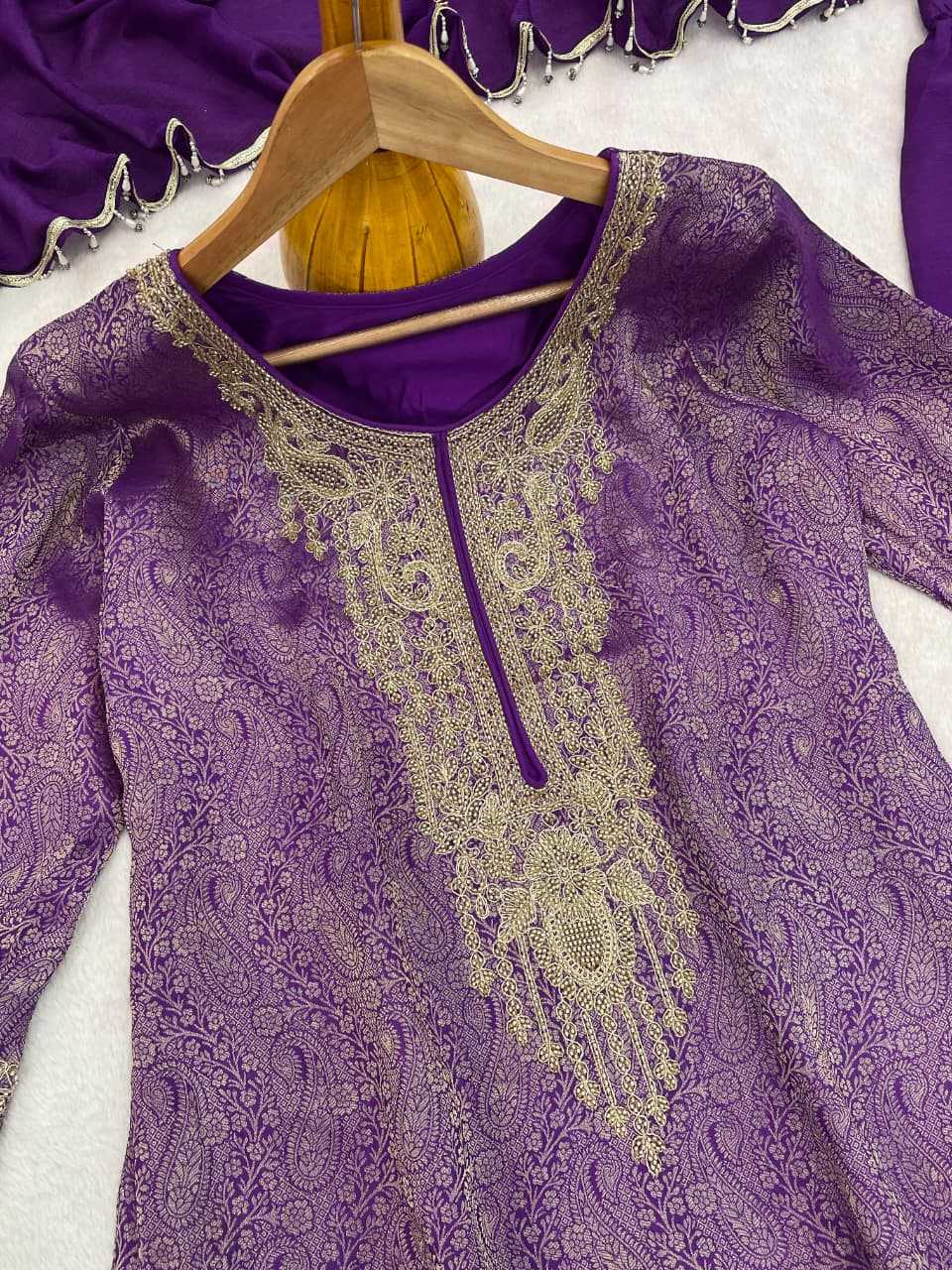 Jacquard Embroidery Suit